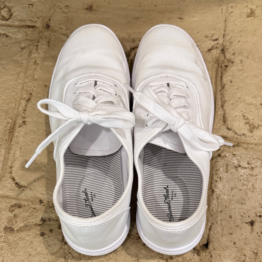 Universal Thread White Casual Sneakers